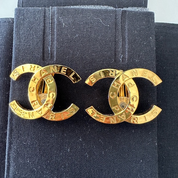CC LARGE PARIS BUTTON CLIP EARRINGS - Picture 7 of 7